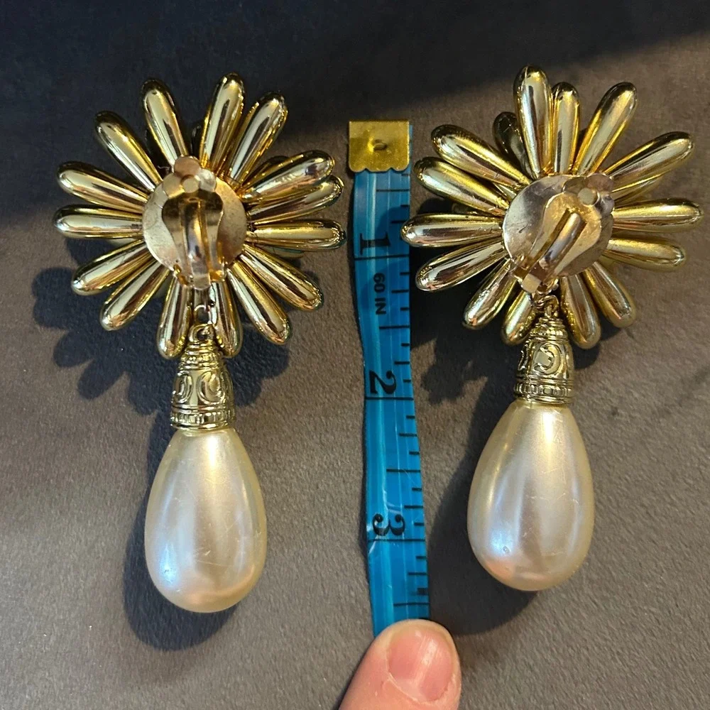 Vintage Gold Tone Floral Sunburst Faux Pearl Teardrop Dangle Clip On Earrings